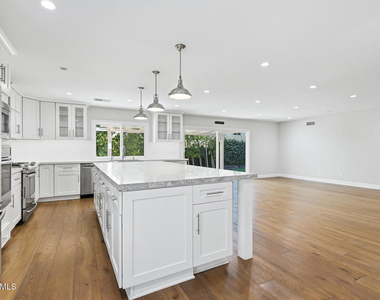 3235 Sierra Drive - Photo Thumbnail 5