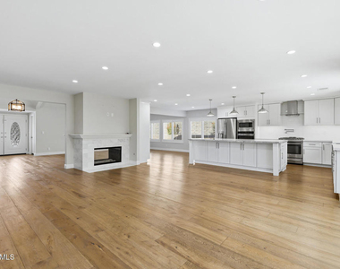 3235 Sierra Drive - Photo Thumbnail 8