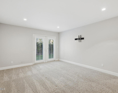 3235 Sierra Drive - Photo Thumbnail 15