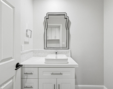 3235 Sierra Drive - Photo Thumbnail 13