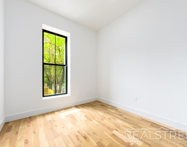 536a Monroe St - Photo Thumbnail 9