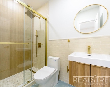 536a Monroe St - Photo Thumbnail 11