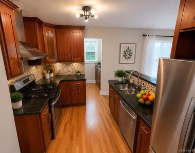 98 Bushey Avenue - Photo Thumbnail 1
