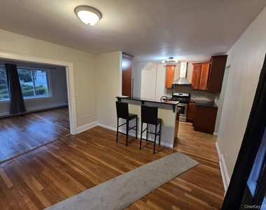 98 Bushey Avenue - Photo Thumbnail 3