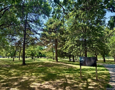 5811 84th Place - Photo Thumbnail 7