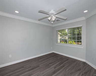 4003 Townhouse Drive - Photo Thumbnail 3