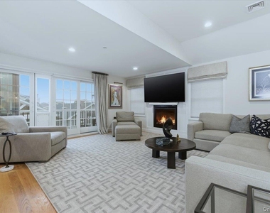 97 Wisconsin Street - Photo Thumbnail 7