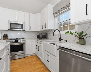 97 Wisconsin Street - Photo Thumbnail 13