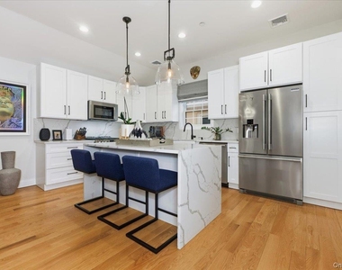 97 Wisconsin Street - Photo Thumbnail 12