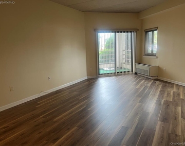 725 Miller Avenue - Photo Thumbnail 8