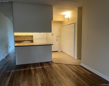 725 Miller Avenue - Photo Thumbnail 3