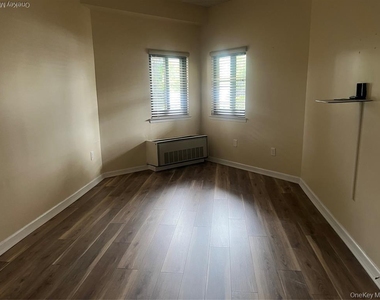 725 Miller Avenue - Photo Thumbnail 9