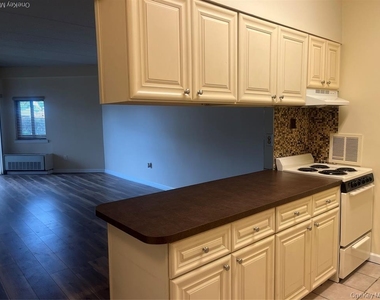 725 Miller Avenue - Photo Thumbnail 5