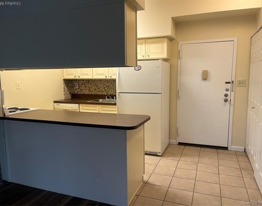 725 Miller Avenue - Photo Thumbnail 2