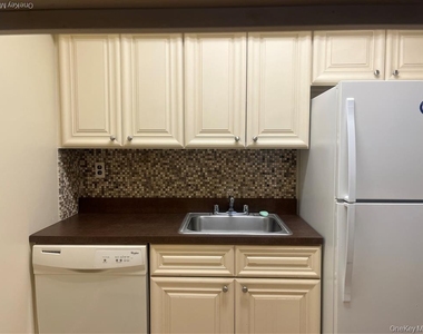 725 Miller Avenue - Photo Thumbnail 4