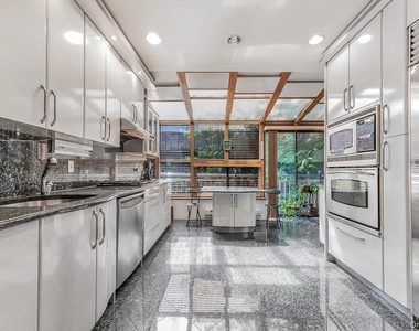 105-38 65th Rd - Photo Thumbnail 10
