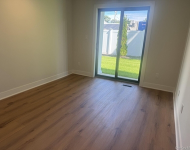 161 Union Avenue - Photo Thumbnail 11