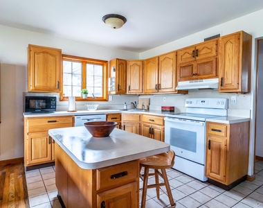 16 Roosevelt Boulevard - Photo Thumbnail 17