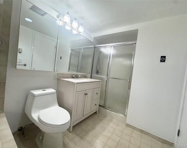 141 Great Neck Road - Photo Thumbnail 17