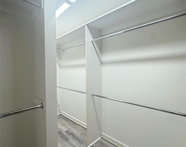 141 Great Neck Road - Photo Thumbnail 15