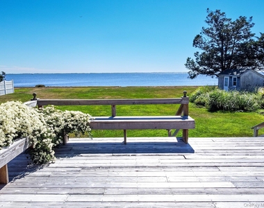 8 Bay Road - Photo Thumbnail 5