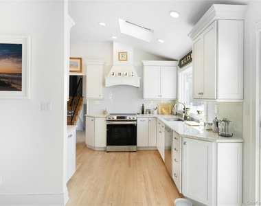 8 Bay Road - Photo Thumbnail 9