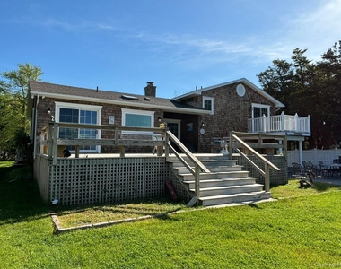 8 Bay Road - Photo Thumbnail 4