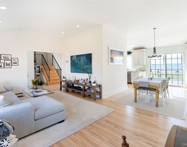 8 Bay Road - Photo Thumbnail 14