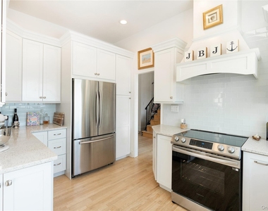 8 Bay Road - Photo Thumbnail 11