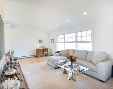 8 Bay Road - Photo Thumbnail 12