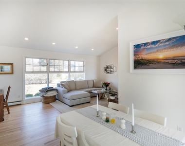 8 Bay Road - Photo Thumbnail 13