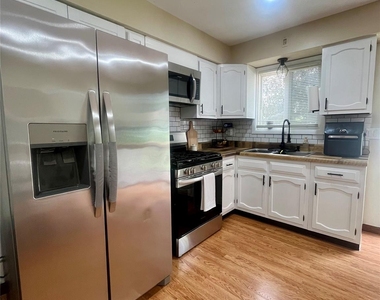 16 Maryland Avenue - Photo Thumbnail 5