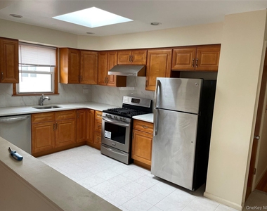 149-14 21 Avenue - Photo Thumbnail 2