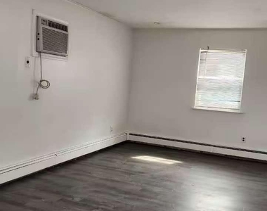 18-08 Murray St  2fl - Photo Thumbnail 7