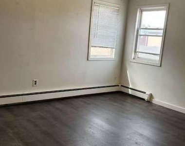 18-08 Murray St  2fl - Photo Thumbnail 5