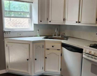 18-08 Murray St  2fl - Photo Thumbnail 6