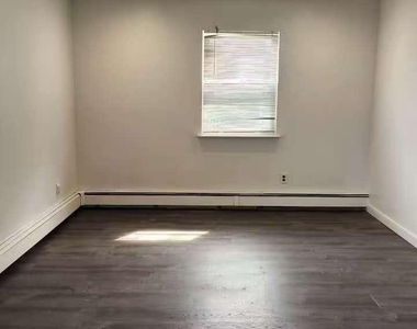 18-08 Murray St  2fl - Photo Thumbnail 4