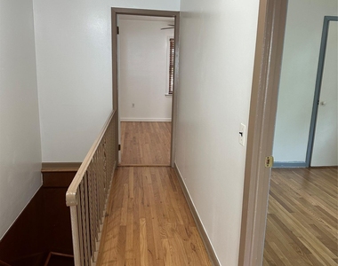 242 Sommerville Place - Photo Thumbnail 18