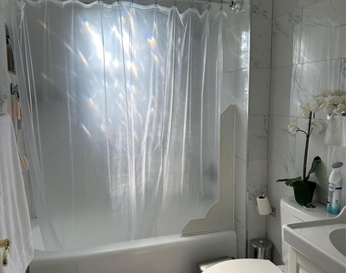 242 Sommerville Place - Photo Thumbnail 9