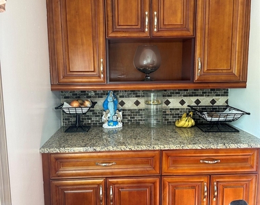 242 Sommerville Place - Photo Thumbnail 8