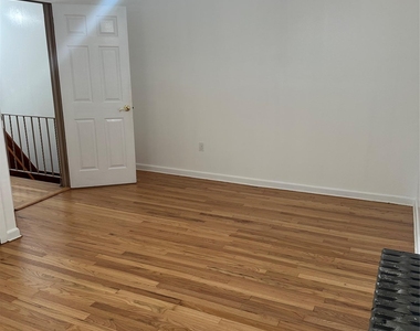242 Sommerville Place - Photo Thumbnail 16