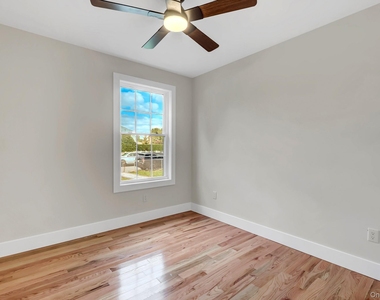 25 Sunnybrook Drive E - Photo Thumbnail 9