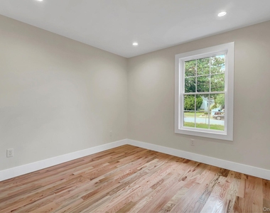 25 Sunnybrook Drive E - Photo Thumbnail 11