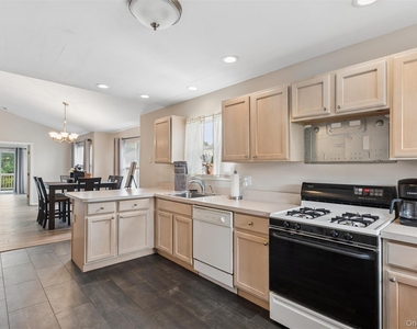 3002 Willow Pond Drive - Photo Thumbnail 11