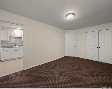 5942 164th Street - Photo Thumbnail 7