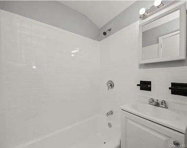 5942 164th Street - Photo Thumbnail 11