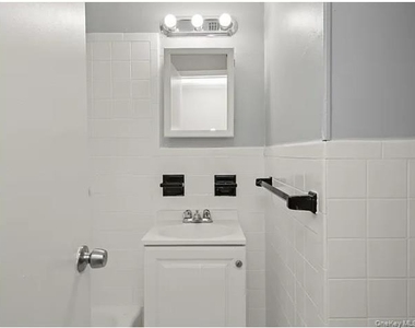 5942 164th Street - Photo Thumbnail 5
