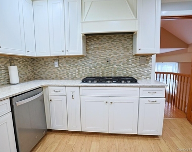 68 Weaver Street - Photo Thumbnail 11