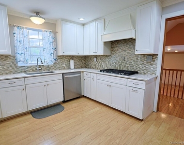 68 Weaver Street - Photo Thumbnail 8