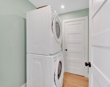 328 E Chester Street - Photo Thumbnail 11
